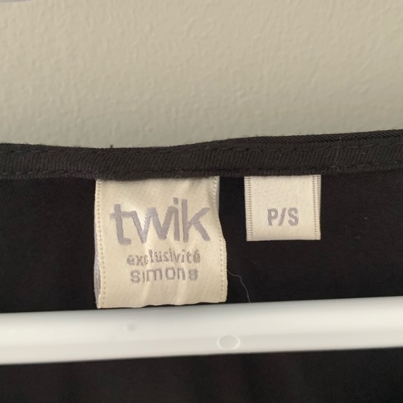 Black high neck Twik dress with elastic waist, size small - Picture 2 of 2